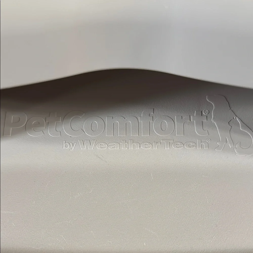 WeatherTech Dual Beige Pet Feeding Station